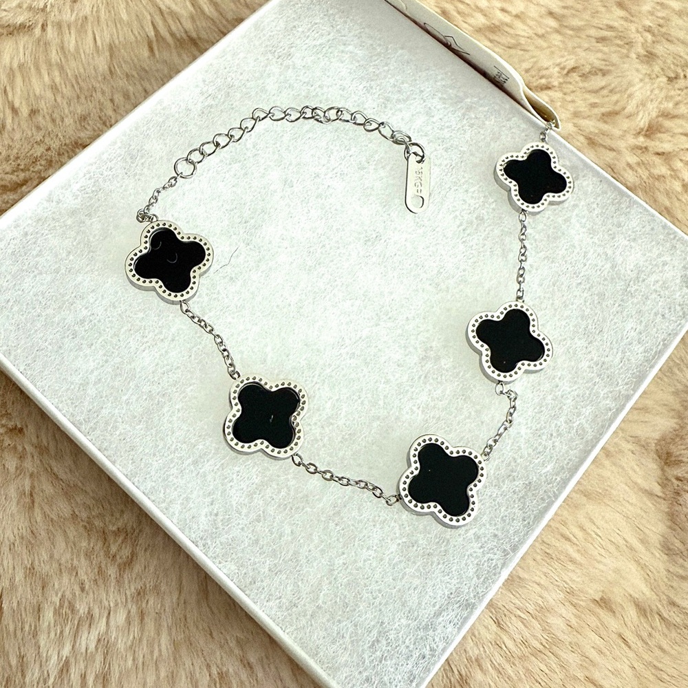 Fashion Black Clover and stainless steel chain bracelet